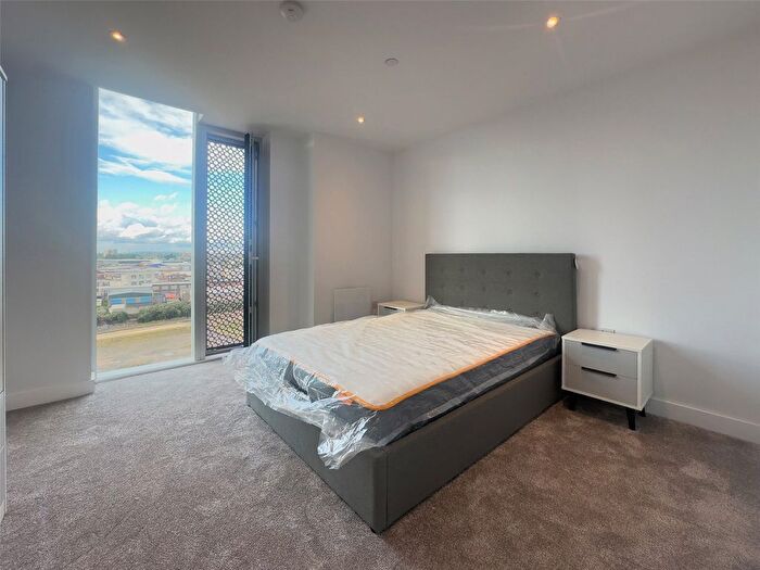2 Bedroom Flat To Rent In Dantzic Street, Park View, Manchester, M4