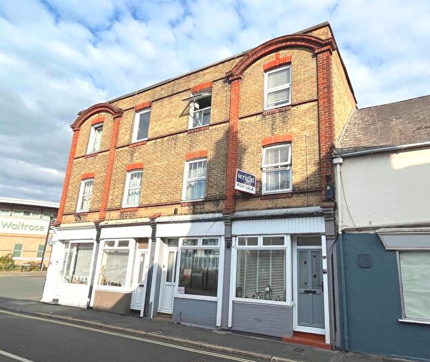 3 Bedroom Terraced House For Sale In Castle Street, East Cowes, PO32