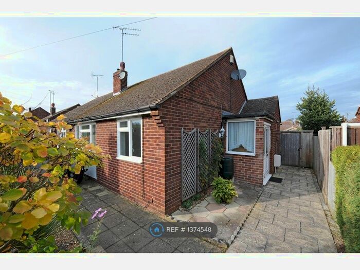 2 Bedroom Bungalow To Rent In Macaulay Road, Luton, LU4
