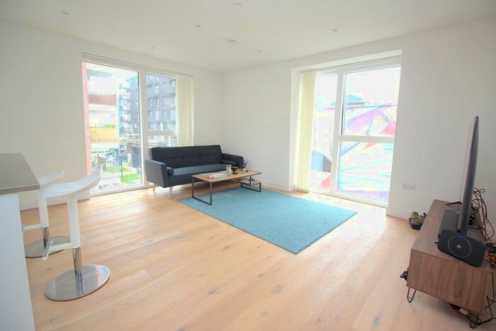 2 Bedroom Flat To Rent In Material Walk, Hayes, UB3