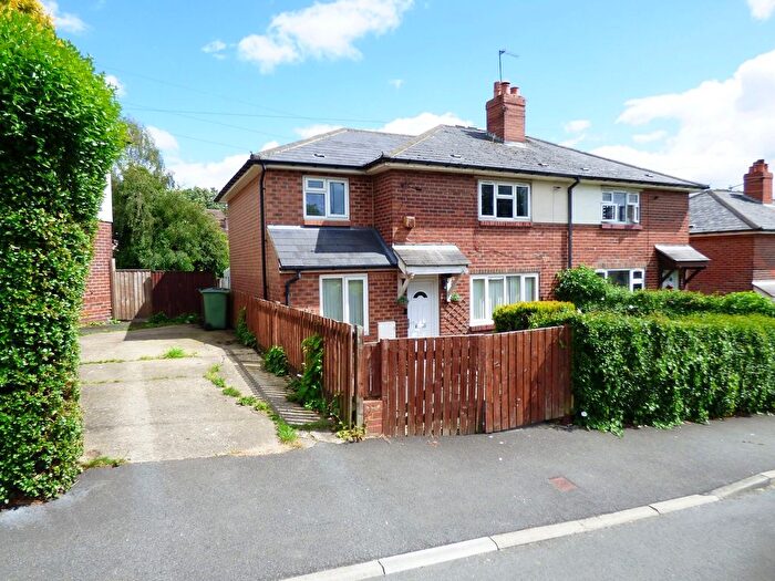 4 Bedroom Semi-Detached House For Sale In Greenthorpe Road, Leeds, LS13