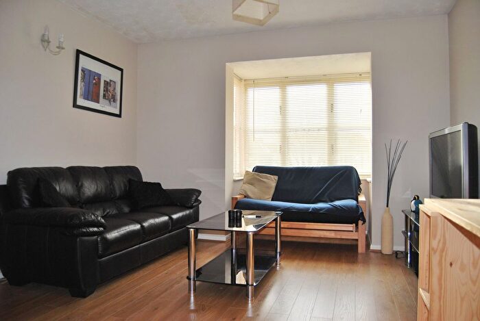 1 Bedroom Flat To Rent In Medesenge Way, Palmers Green, London, N13