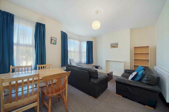 4 Bedroom Flat To Rent In Beecroft Road, London, SE4