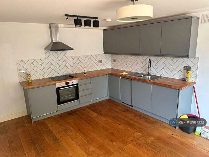 2 Bedroom Flat To Rent In Chestnut Court, South Croydon, CR2
