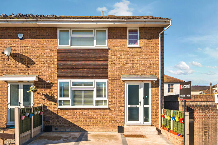 4 Bedroom End Of Terrace House For Sale In Brunswick Walk, Gravesend, DA12