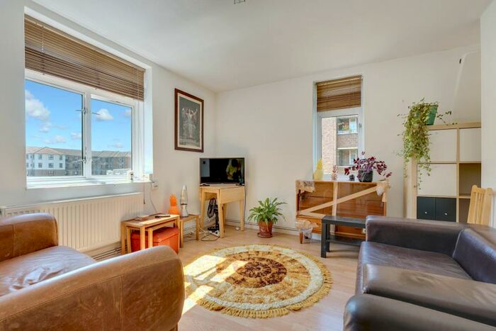 2 Bedroom Flat To Rent In Webb Estate, Hackney, E5