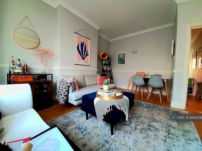 2 Bedroom Flat To Rent In Barry Road, London, SE22