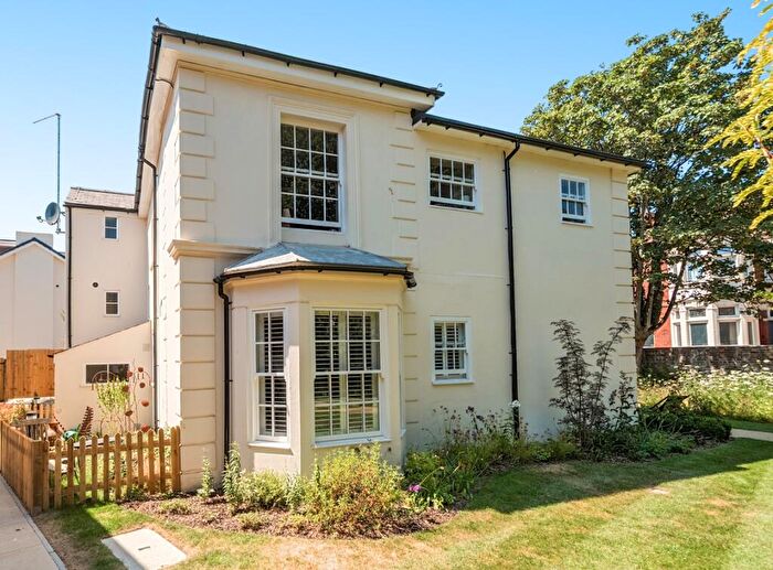 1 Bedroom Flat For Sale In Juniper Gardens, Southsea, Hampshire, PO5
