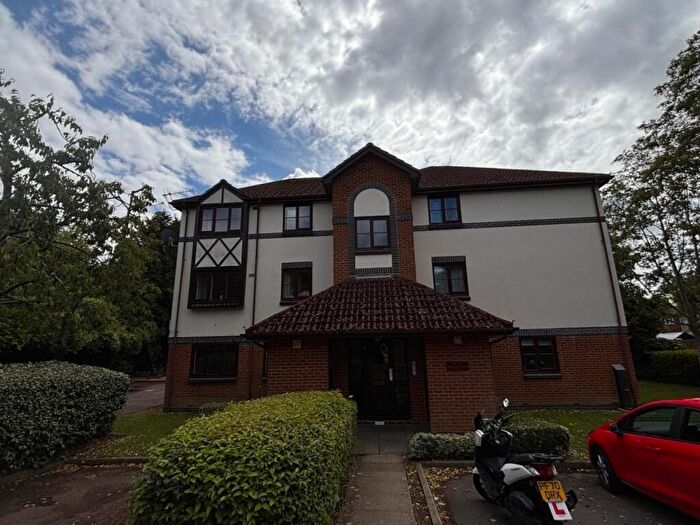 1 Bedroom Flat To Rent In Wordsworth Mead, Redhill, RH1