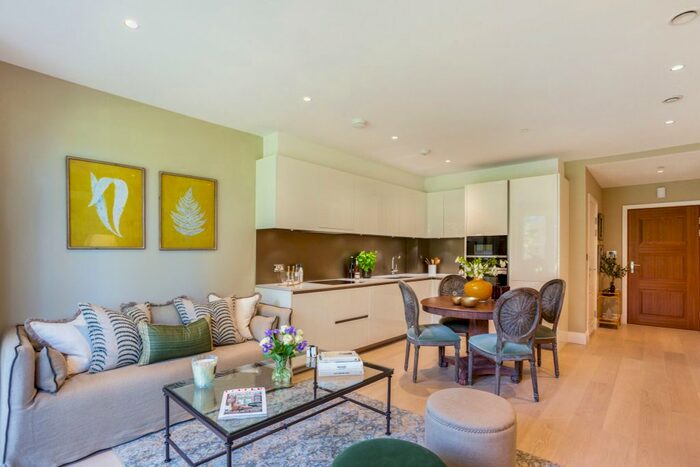 2 Bedroom Flat For Sale In Camera House, Teddington Riverside, Teddington, TW11