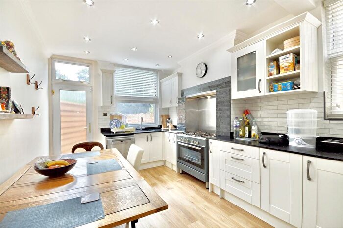 2 Bedroom Flat For Sale In Manor Park Road, East Finchley, N2