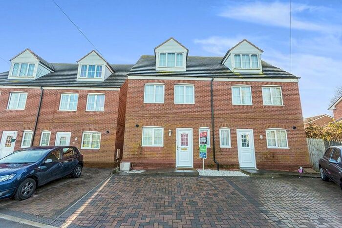 4 Bedroom Semi-Detached House To Rent In Radnor Close, Rubery, Rednal, Birmingham B45