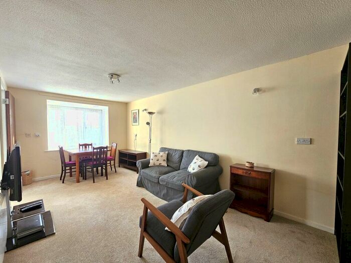 1 Bedroom Flat To Rent In Deanery Close, East Finchley, London, N2