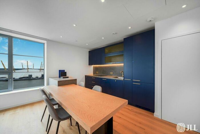 2 Bedroom Flat To Rent In Douglass Tower, Good Luck Hope, E14