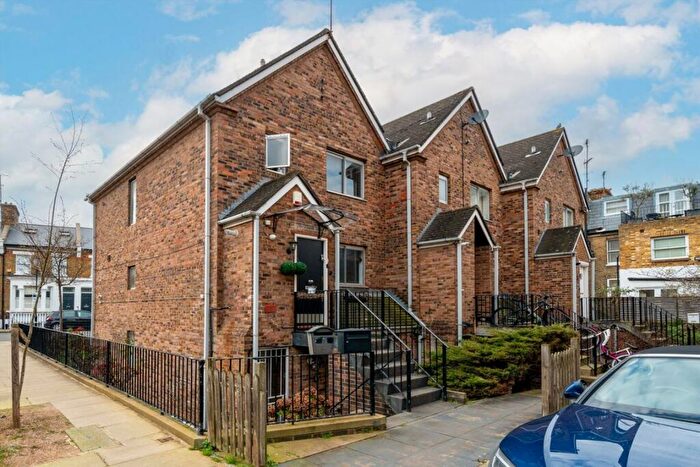 1 Bedroom Flat To Rent In Stadium Street, West Brompton, SW10