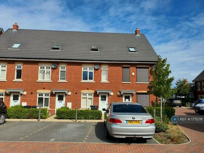 3 Bedroom Terraced House To Rent In Cromwell Gardens, Bournemouth, BH5