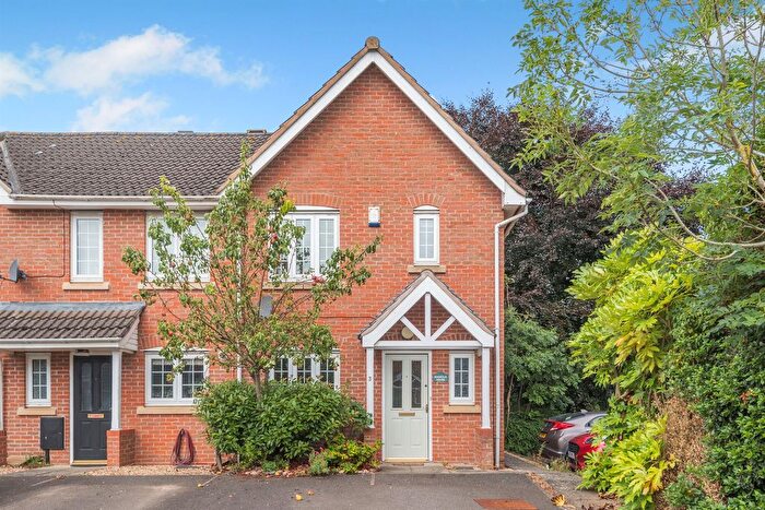 3 Bedroom Semi-detached House For Sale In Carisbrooke Grove, Stamford, PE9