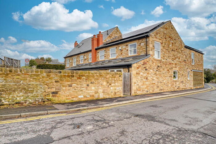 4 Bedroom Mews For Sale In Fell Farm, Ashtree Lane, NE39