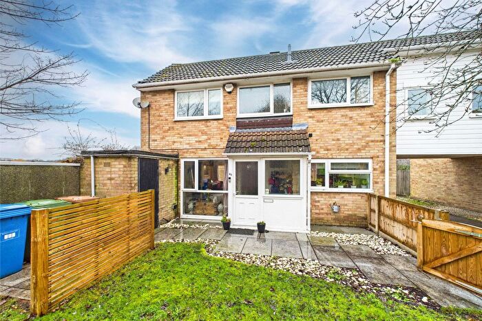 3 Bedroom End Terrace House For Sale In Rosedale Gardens, Bracknell, Berkshire, RG12