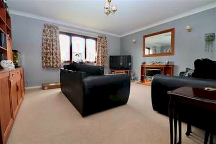 2 Bedroom Flat To Rent In Ratcliffe Court, Old Parsonage Way, Frinton-on-sea, CO13