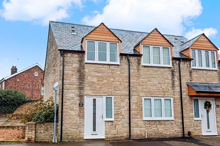 2 Bedroom Semi Detached House For Sale In North Street, Bicester, OX26