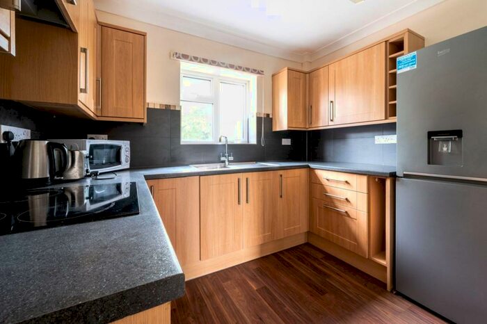 4 Bedroom Semi-Detached House To Rent In St Johns Road, Guildford, GU2