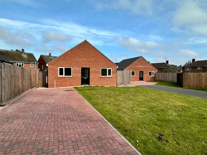 2 Bedroom Detached Bungalow To Rent In Hawkley Road, Wolverhampton, WV1