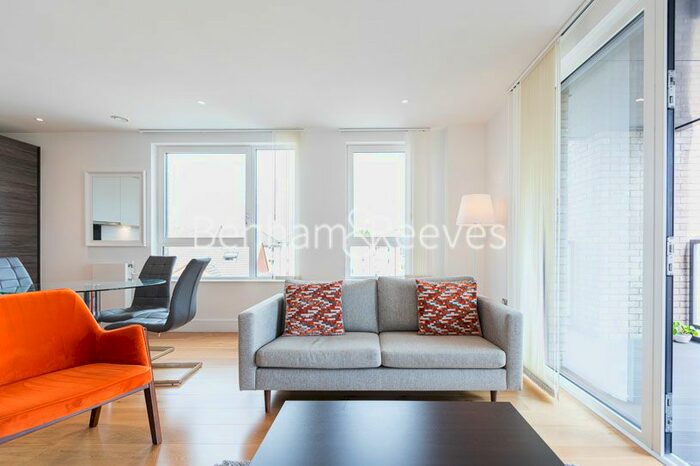 2 Bedroom Flat To Rent In Plough Way, Surrey Quays, SE16