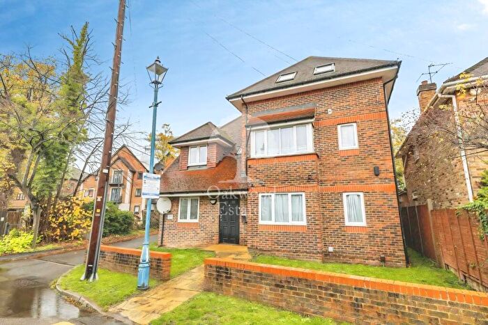 2 Bedroom Flat To Rent In Upton Park, Slough, SL1