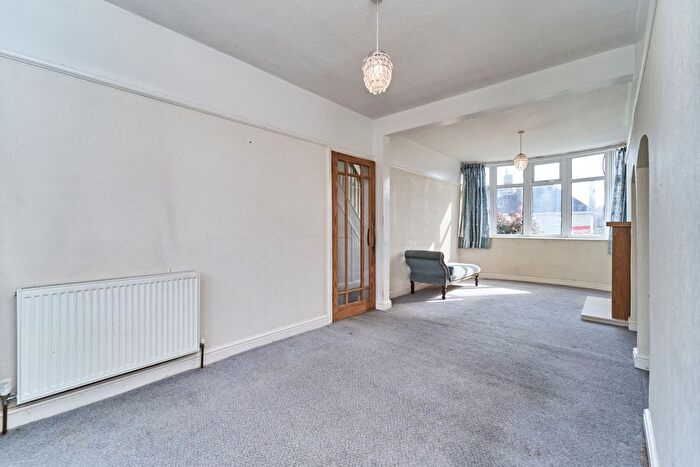 3 Bedroom Semi-Detached House For Sale In Lynton Avenue, Wolverhampton, WV6