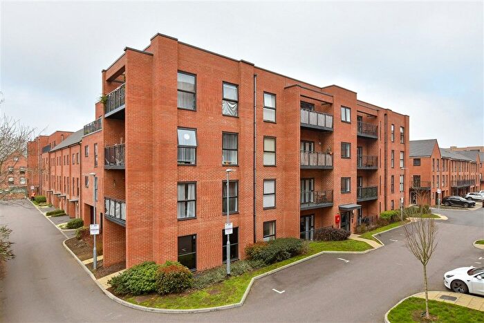 1 Bedroom Flat For Sale In Rayon Close, Wallington, Surrey, SM6