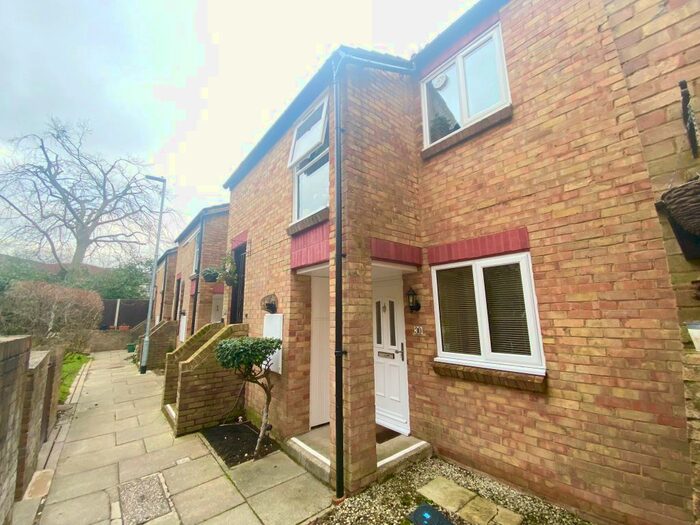 1 Bedroom Maisonette To Rent In The Avenue, Northwood, HA6