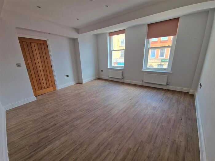 2 Bedroom Flat To Rent In Silver Street, Enfield Town, EN1