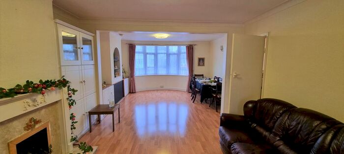 3 Bedroom Semi-Detached House To Rent In Devonshire Road, Mill Hill NW7