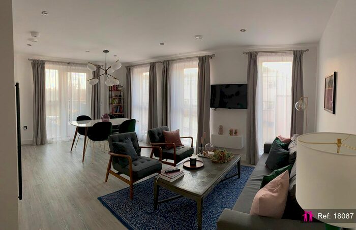 1 Bedroom Flat To Rent In Trinity Way, London, W3