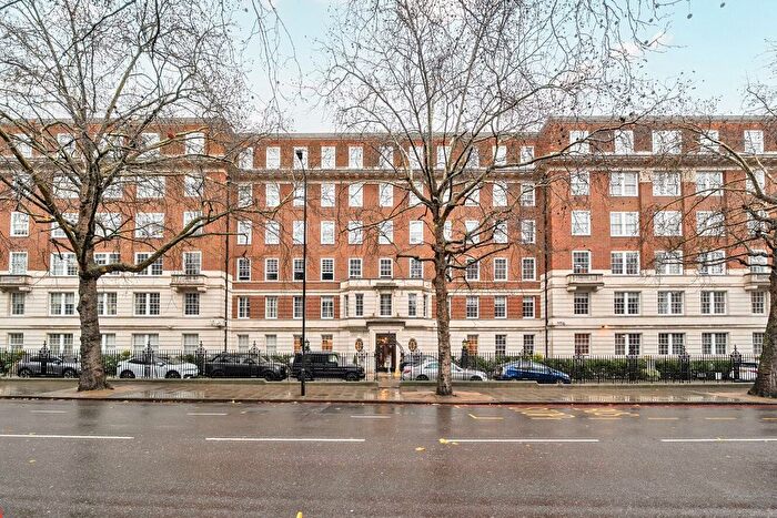 2 Bedroom Flat For Sale In Park Road, London, NW8