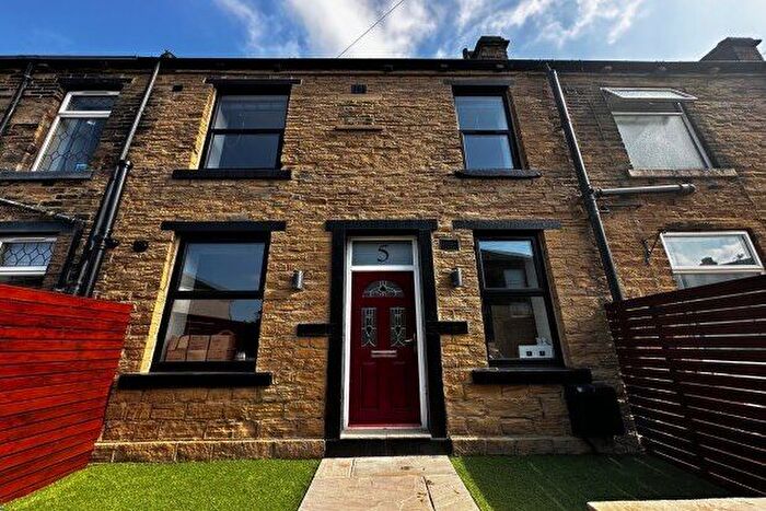 2 Bedroom Property To Rent In Highfield Street, Pudsey, LS28