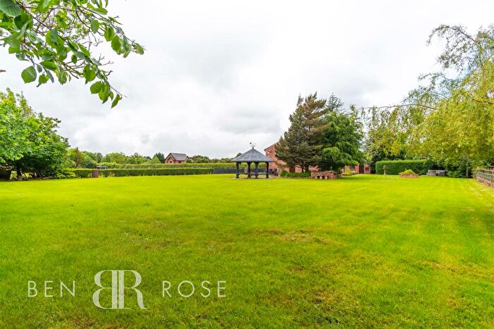 4 Bedroom Detached House For Sale In Ulnes Walton Lane, Leyland, PR26
