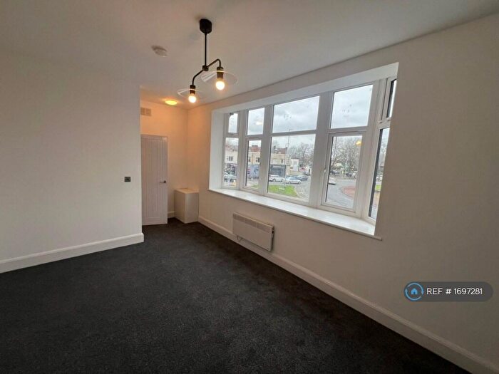 2 Bedroom Flat To Rent In Davyhulme Circle, Urmston, Manchester, M41
