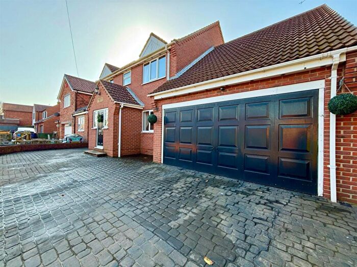 5 Bedroom Detached House For Sale In Main Road, Humbleton, Hull, HU11