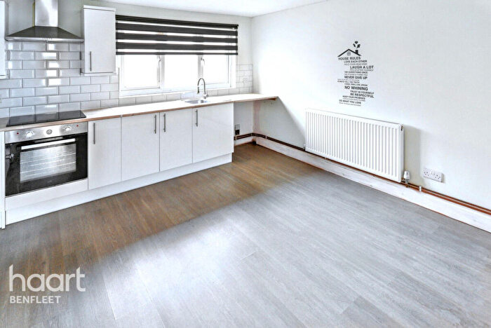 2 Bedroom Flat For Sale In Dovercliff Road, Canvey Island, SS8
