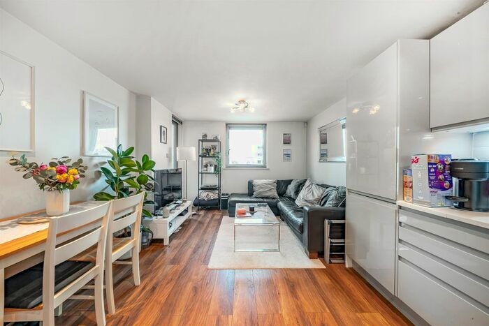 1 Bedroom Flat To Rent In Hardwicks Way, London, SW18