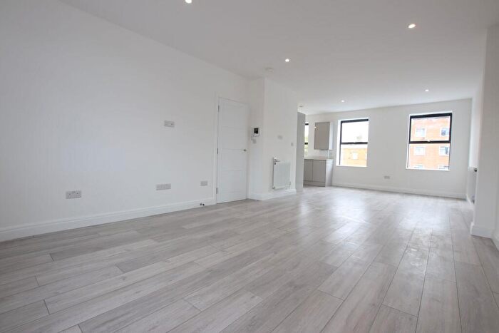 2 Bedroom Apartment To Rent In Camberwell Road, London, SE5