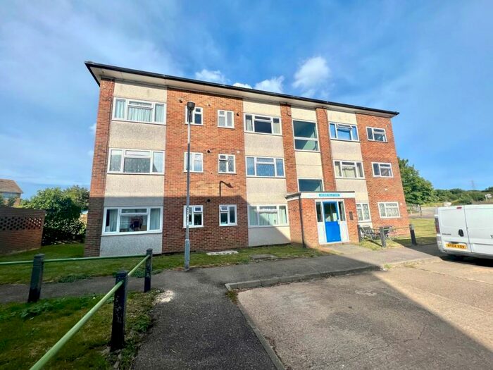 2 Bedroom Flat To Rent In Dane Valley Road, Margate, Kent, CT9