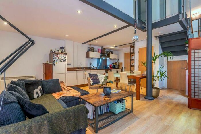 2 Bedroom Duplex To Rent In Scholars Gate, Severn Street, B1