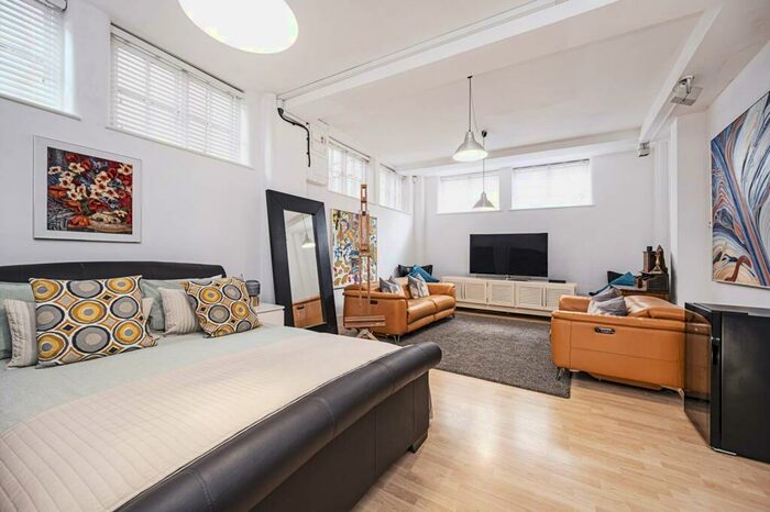 Studio To Rent In Fairclough Street, Aldgate, London, E1