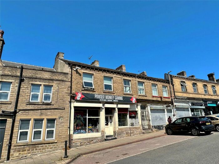 1 Bedroom Flat To Rent In Wakefield Road, Huddersfield, West Yorkshire, Uk, HD5