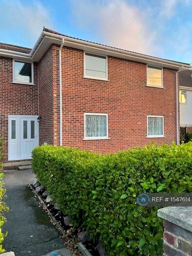 2 Bedroom Flat To Rent In York Road, Broadstone, BH18