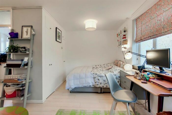 Studio For Sale In Teversham Lane, London, SW8