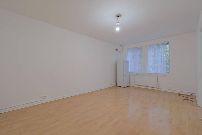 1 Bedroom Flat To Rent In Mile End Road, Tower Hamlets, London, E1